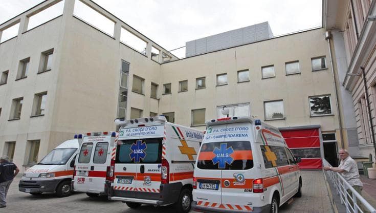 Trasfusione sbagliata, una donna di 88 anni muore al Villa Scassi