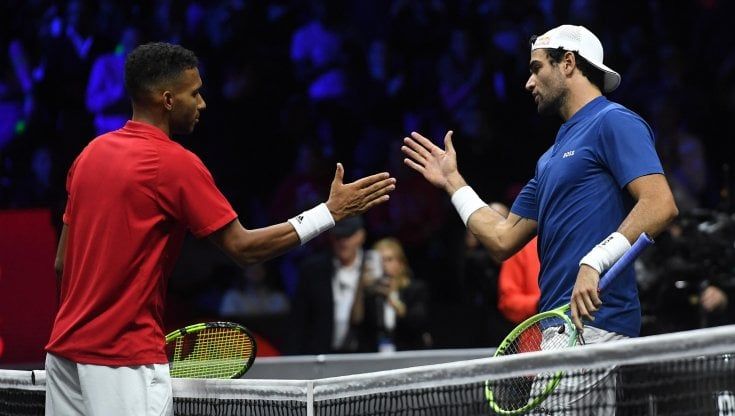 Tennis, Berrettini-show a Londra: batte Auger-Aliassime al supertiebreak e poi vince il doppio assieme a Djokovic