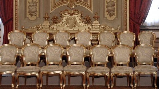 Governo, Lega non lascia presidenza Commissioni. I dem: "Ma i leghisti non erano disinteressati alle poltrone?"
