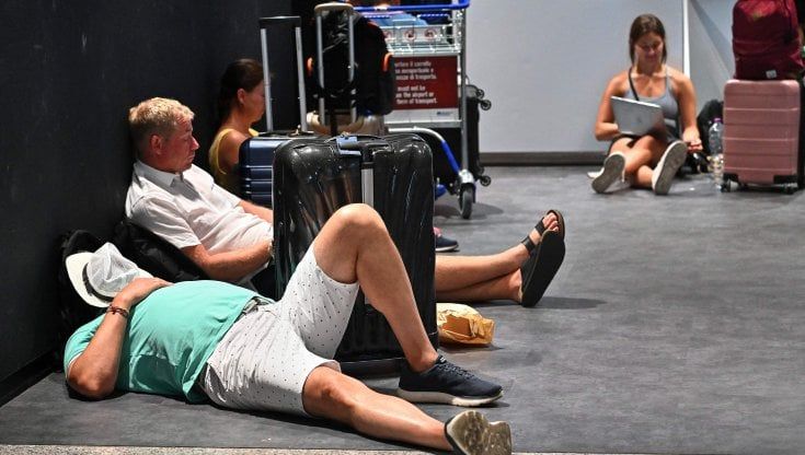 Scioperi nel trasporto aereo: bloccati 400 voli