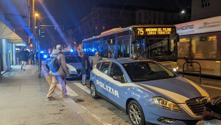 Torino,  bimbo di un anno e mezzo precipita da un  palazzo: ricoverato in ospedale