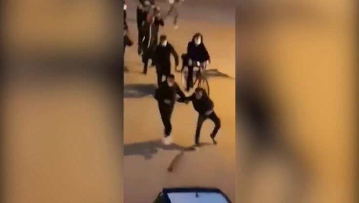 Controlli covid, a Livorno indagati tre minorenni per l'aggressione alle forze dell'ordine