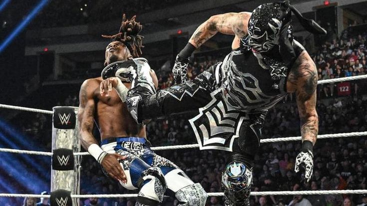 “Clash in Italy”, i campioni del wrestling mandano in visibilio l’Inalpi Arena