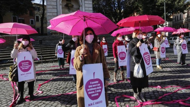 Gender gap, donne assenti (o quasi) nei dibattiti pubblici: ecco l'effetto sul futuro delle più giovani
