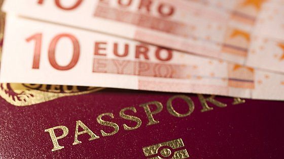 AAA passaporto (valido per la Ue) vendesi. Dai Caraibi a Malta, l'affare miliardario dei documenti all'asta 