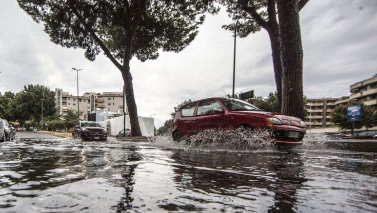 Allerta meteo su Roma e il Lazio per venerdì 20 novembre: pioggia e raffiche di vento