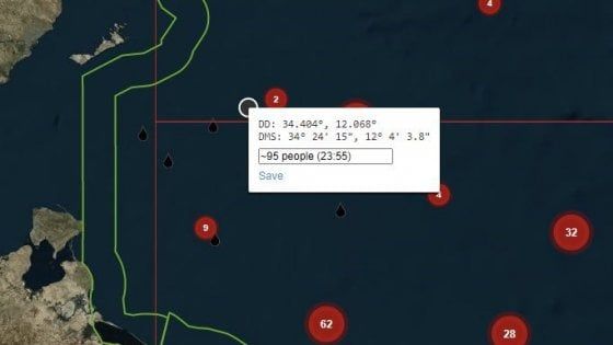  Migranti, due barche alla deriva con 140 a bordo. Sos disperato: "Stiamo morendo"