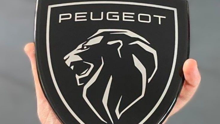 Un radar nella testa del Leone: i segreti del nuovo stemma Peugeot