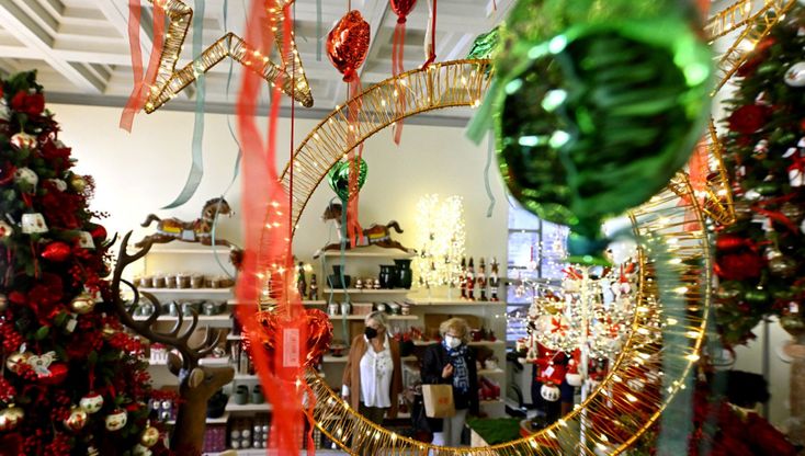 In via Repubblica è già Natale: apre O'Christmas Village 