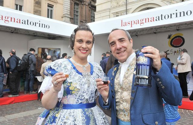 La Spagna si presenta in piazza San Carlo e conquista i torinesi