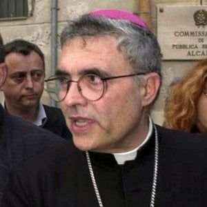 Trapani. chiesto processo per peculato per l'ex vescovo Miccichè