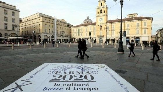 Turismo, cresce il "popolo del trolley". Federalberghi Parma: "Tutelare le attività lecite e i dipendenti"