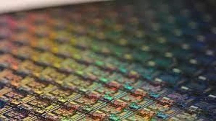 l’Italia fa un passo nella filiera dei semiconduttori