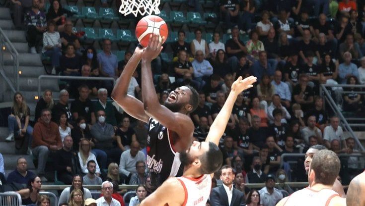 Basket, il pagellone: la Virtus medica la ferita del Monaco. Il realismo gioioso della Fortitudo