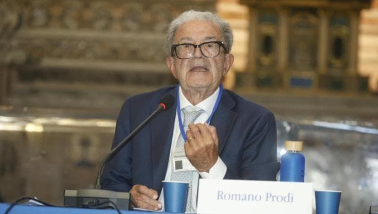 Prodi: “Il Governo si vanta della stabilità, ma poi deve fare la legge elettorale”