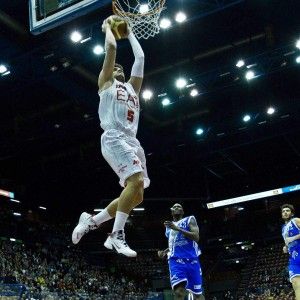 Eurolega, Milano dura un tempo. L'Olympiacos la travolge