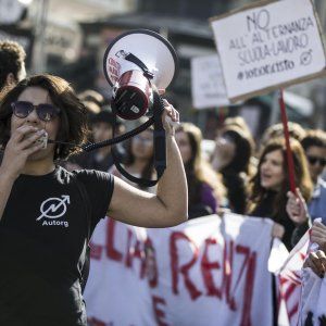 Buona scuola, proteste in tutta Italia. Scontri a Napoli, Torino e Milano