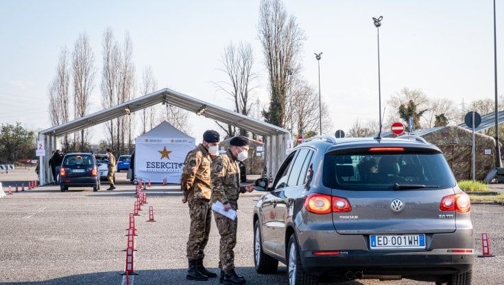 Vaccini anti Covid, nell'hub di Trenno ripartenza di passione tra convocazioni sballate e rinunce