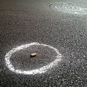 Spari dalla strada, colpi in camera da letto In via San Giovanni a Carbonara 
