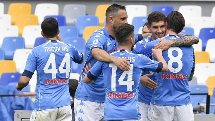 Napoli-Crotone 4-3: gli azzurri rischiano grosso, decide Di Lorenzo 