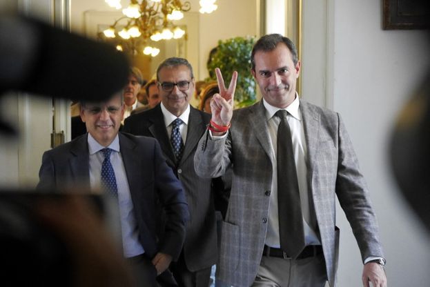 De Magistris, la gioia dopo la pronuncia del Tar