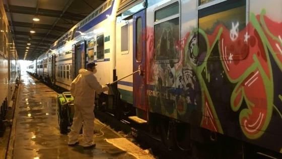 Treni vandalizzati, Trenitalia : "In Campania è un bollettino di guerra, in un anno 145 mila euro di danni"