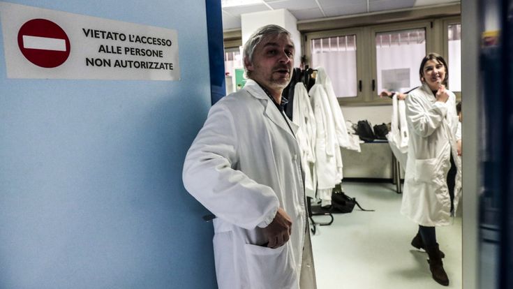 Videogiochi, chat, porno online: dottore, ci aiuti a strappare la rete