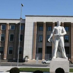 Violenze contro tutti i parenti: arrestato 28 enne. Finisce l'incubo per una famiglia di Latina 