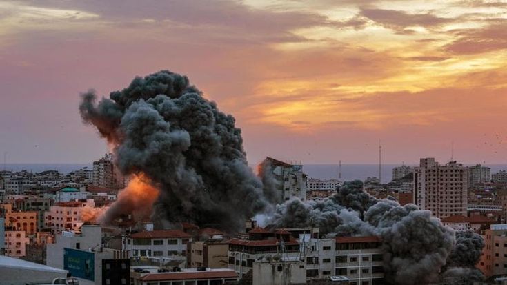 “Al rave nel deserto non è morto nessuno”. Le teorie deliranti del web tra negazionismo e fake news