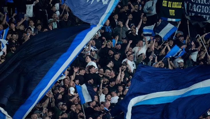 Napoli, carica tricolore della tribuna vip: “McTominay il nostro Masaniello”