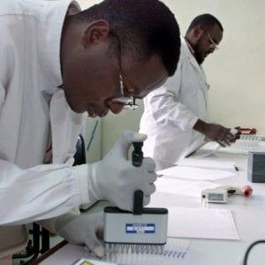 Gabon, imminente la produzione locale di farmaci ad opera di un uomo d'affari indiano 