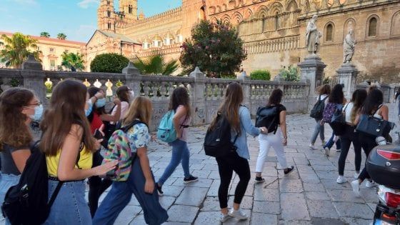 Palermo, c’era una volta il compagno di banco: “Le nostre memorie della scuola che fu”