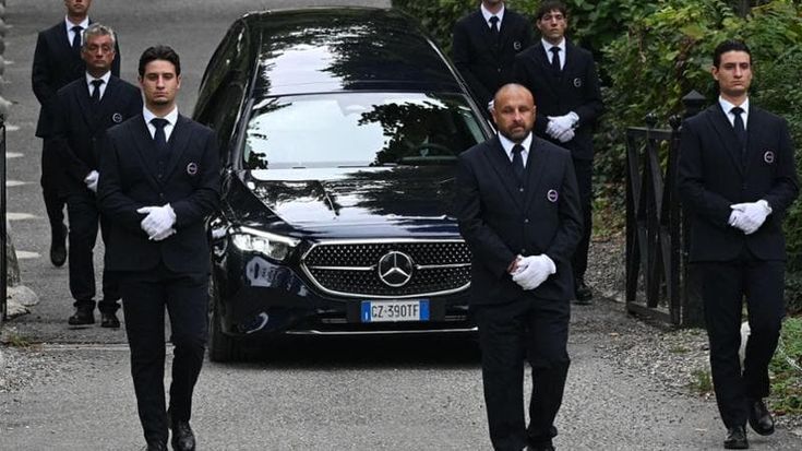 Giorgio Armani, ultimo viaggio nel borgo dell’infanzia: “Ha fatto sognare tutti”