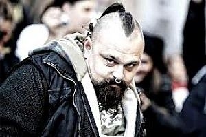 Aggrediti i 99 Posse<br />"Vittime dei fascisti"
