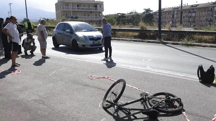 Kumar, garzone del bar in nero, travolto e ucciso in bici: “Voleva fare l’ingegnere”