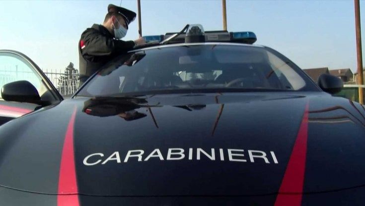 Stornara (Foggia), colpi di pistola contro l'auto di un'avvocata: era parcheggiata sotto casa