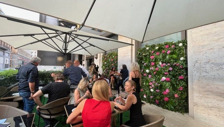 Metti un aperitivo al Principi di Piemonte, così il lussuoso hotel di Torino si apre alla città