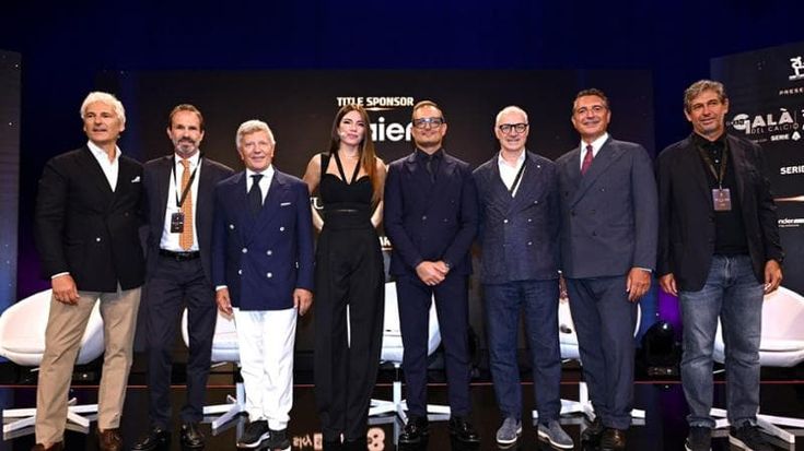 Calcio, Gran Galà alla Scala. In corsa per il miglior allenatore Chivu, Fabregas e Gasperini