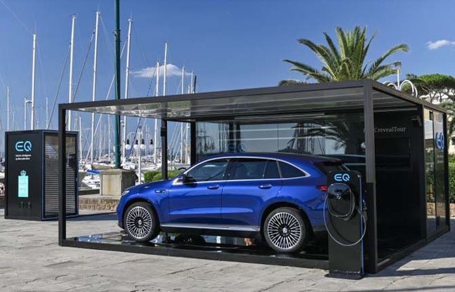 Mercedes-Benz, il Reveal Tour di Eqc fa tappa a Milano