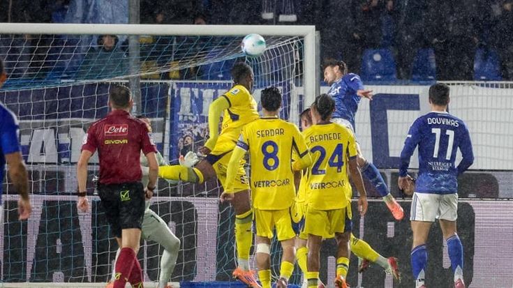 Como, zampata con vista sull’Europa: Verona battuto 3-1 e ancora senza vittorie