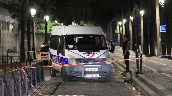 Francia: attacco con coltello a Parigi, sette i feriti. Al momento esclusa la pista terroristica