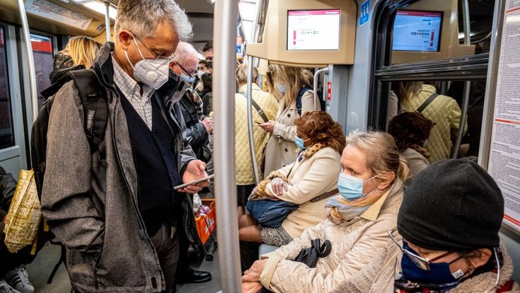 Virus, tre contagi su quattro in famiglia ma solo il 3% degli italiani ha paura dell'infezione tra le mura domestiche