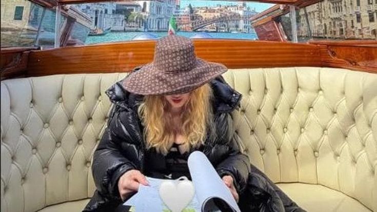 Madonna e Michael Keaton a Venezia per “The Studio 2”. Seth Rogen: “Vi divertirete”