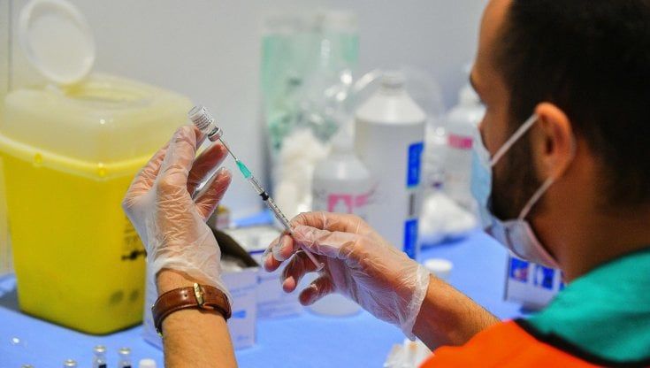 Vaccini in azienda, entro fine mese più di cento hub pronti a partire