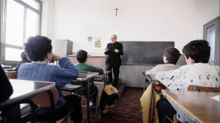 “Dove va in vacanza?” Strane domande ai prof di religione
