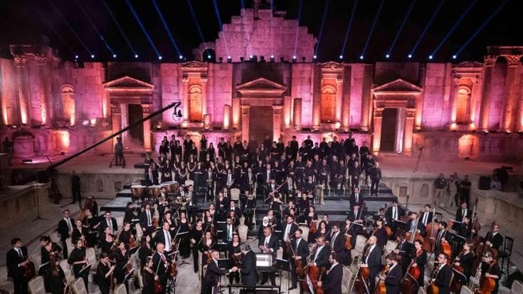 Riccardo Muti dirige tra i rifugiati: “La musica passa dal cuore, fa del bene senza proclami”