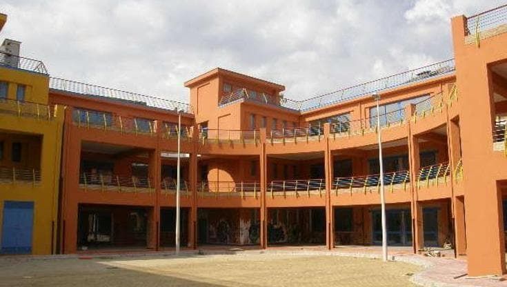 Messina, studentessa aggredita a scuola da due coetanee: otto giorni di prognosi