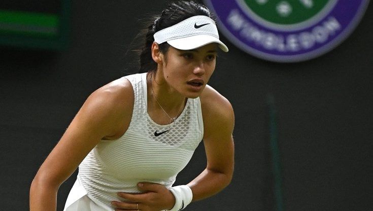 Wimbledon, McEnroe critico con Emma Raducanu. E gli inglesi si arrabbiano