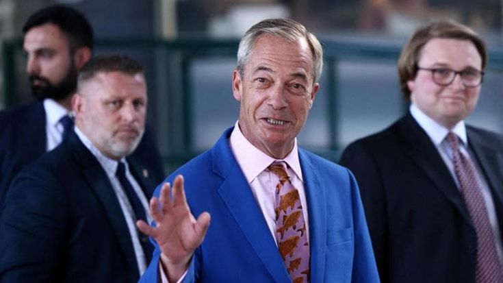 Tutti gli affari milionari di Farage, il re Brexit sotto inchiesta che si dimette e si ricandida
