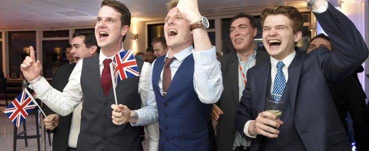 La Gran Bretagna esce dalla Ue. Borse al collasso. Farage esulta. Voci dimissioni Cameron